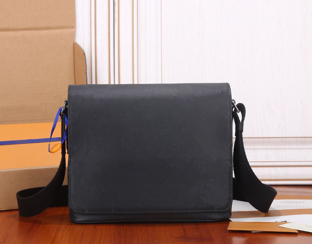 Shoulder Bags Genuine Leather briefcases men Designer handbags bolsas messenger bag flowers crossbody bag ePacket Free school fashion quality luxury 44000, Black
Shoulder Bags Genuine Leather briefcases men Designer handbags bolsas messenger bag flowers crossbody bag ePacket Free school fashion quality luxury 44000, Black