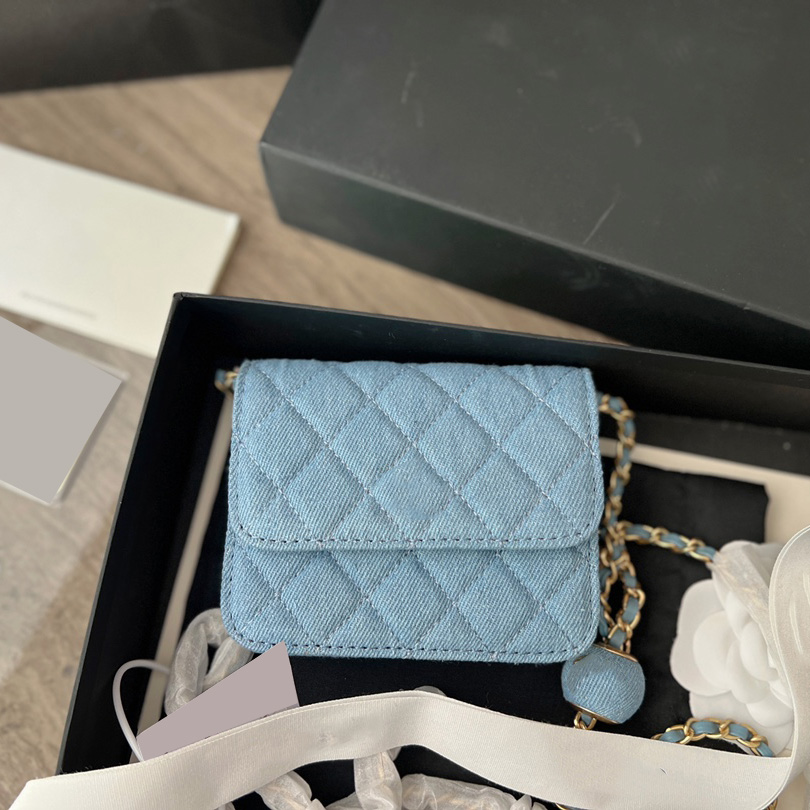 2022 Summer Classic Mini Flap Denim Crush Ball Coin Purse Bags Gold Metal Hardware Matelasse Chain Crossbody Shoulder Handbags Outdoor Sacoche Tiny Vanity 12X10CM, Box
2022 Summer Classic Mini Flap Denim Crush Ball Coin Purse Bags Gold Metal Hardware Matelasse Chain Crossbody Shoulder Handbags Outdoor Sacoche Tiny Vanity 12X10CM, Box