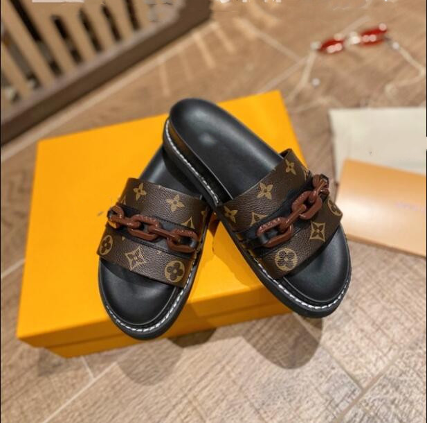 55k newest hot quality men Women Design sandal Leather girl Dress Wedding Shoe Sexy heel Sandals Lady shoes mid-heel sandals
55k newest hot quality men Women Design sandal Leather girl Dress Wedding Shoe Sexy heel Sandals Lady shoes mid-heel sandals