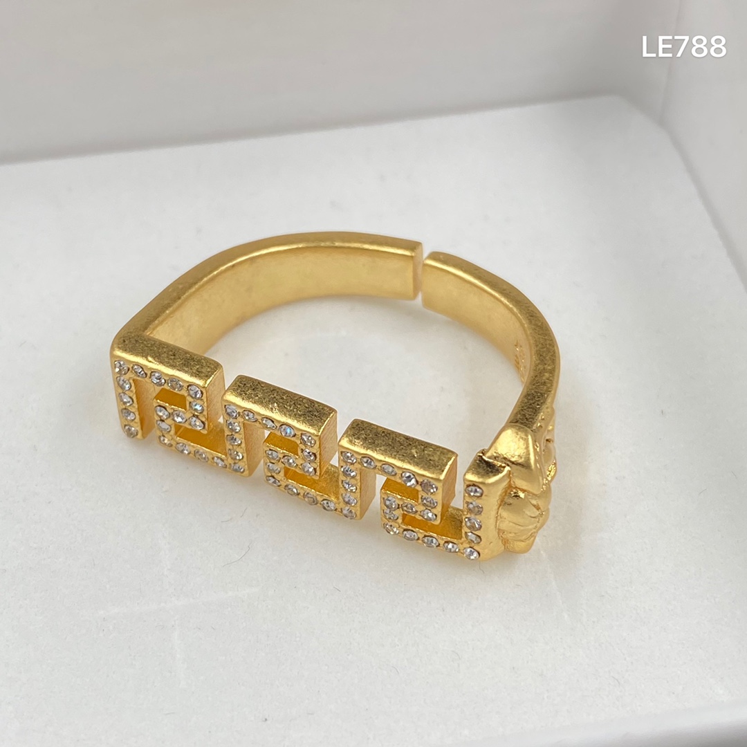 Fashion new designed Choker Banshee Pendants Cuba thick chain women necklace Medusa head portrait 18K gold plated women ladies bracelet Designer Jewelry v210
Fashion new designed Choker Banshee Pendants Cuba thick chain women necklace Medusa head portrait 18K gold plated women ladies bracelet Designer Jewelry v210