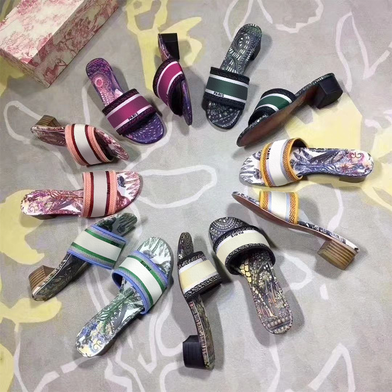 Paris Designer Women slippers heeled Slide Sandals Embroidered Block Heels Summer Beach Flop Flip Lady Fashion Sandalias 34-41, I need look other product
Paris Designer Women slippers heeled Slide Sandals Embroidered Block Heels Summer Beach Flop Flip Lady Fashion Sandalias 34-41, I need look other product