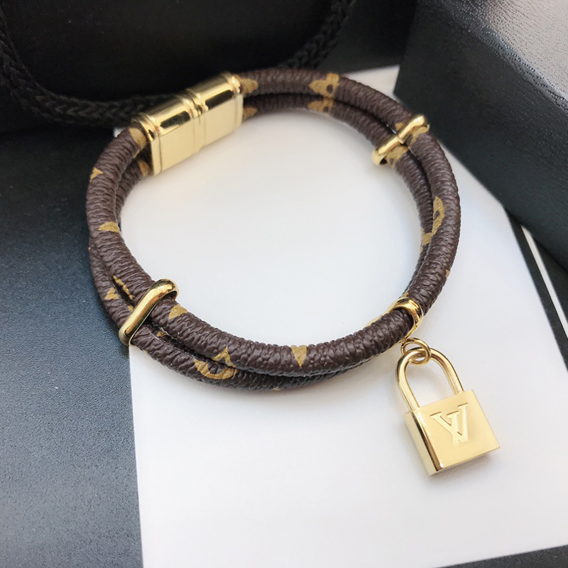 Designers Mens Womens Bracelets Bangle Luxury Designer Jewelry Faux Leather 18K Gold Plated Stainless steel Bracelet Womens Wedding Gifts S033
Designers Mens Womens Bracelets Bangle Luxury Designer Jewelry Faux Leather 18K Gold Plated Stainless steel Bracelet Womens Wedding Gifts S033