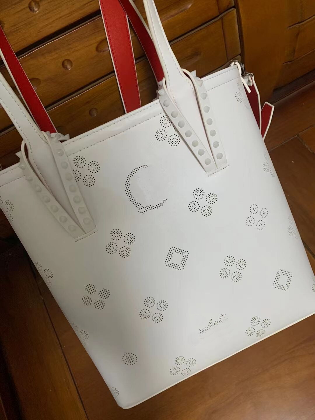 Luxury Women rivet bag personalityhead embossed holding envelope shoulder head leather purse designer handbags for shopping bags, 30.5*49*14cm
Luxury Women rivet bag personalityhead embossed holding envelope shoulder head leather purse designer handbags for shopping bags, 30.5*49*14cm