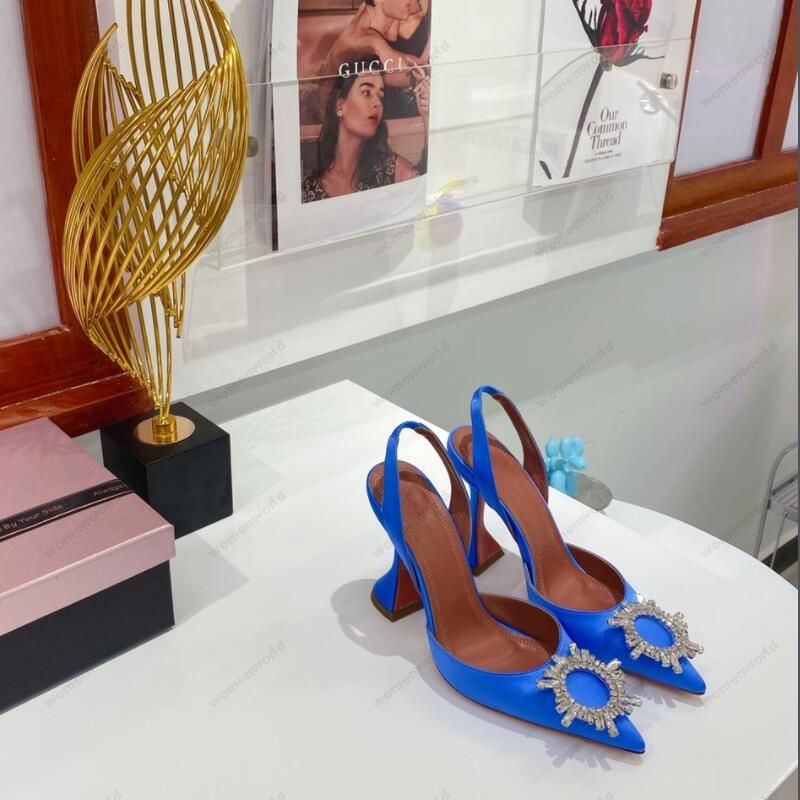 Luxury Designer Amina Muaddi Womens sandals leather sole designer high heels 10cm diamond chain decoration silk wedding sexy banquet women steelblue Satin shoes, Only a shoe box
Luxury Designer Amina Muaddi Womens sandals leather sole designer high heels 10cm diamond chain decoration silk wedding sexy banquet women steelblue Satin shoes, Only a shoe box