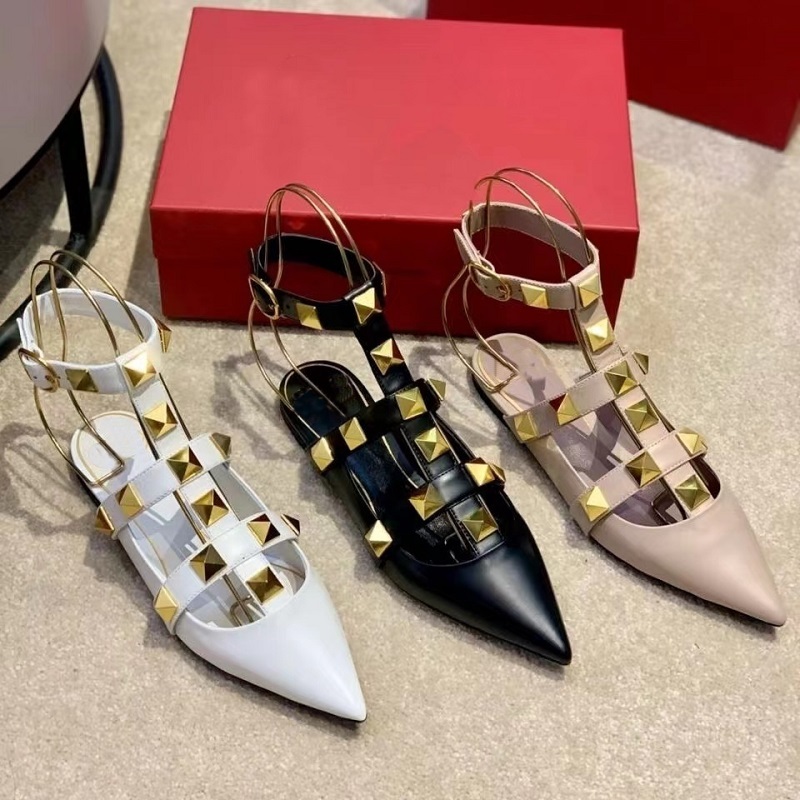 2022 Luxury Designer Rivet Sandals Slides VG Women Flat Heel Slippers Calfskin Gold Studded rubber sole pointed toe mules Shoes High Heels With Box size 35-42, 16
2022 Luxury Designer Rivet Sandals Slides VG Women Flat Heel Slippers Calfskin Gold Studded rubber sole pointed toe mules Shoes High Heels With Box size 35-42, 16