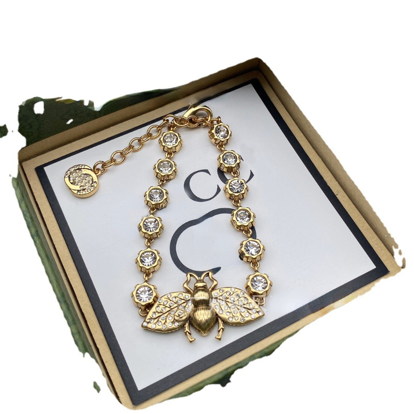 Designer Bee Crystal Bracelets 2022 New Cute Fashion Streetwear Brand Jewelry Gifts for Women
Designer Bee Crystal Bracelets 2022 New Cute Fashion Streetwear Brand Jewelry Gifts for Women
