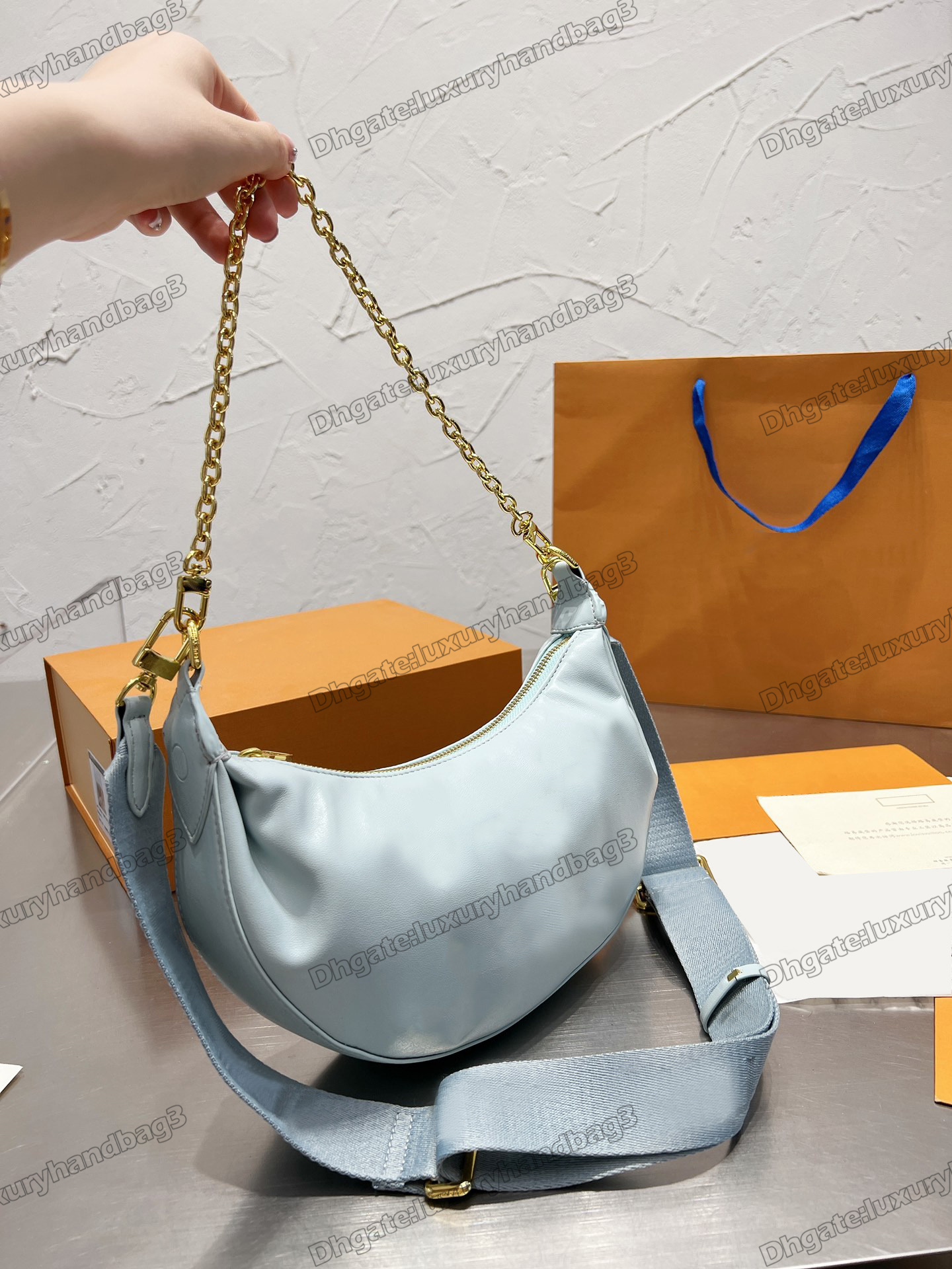 22SS Bubblegram collection Shoudler Bag OVER THE MOON Half-moon Hobo Embroidered Puffy Monograms Leather Flower Purse Womens Designer Handbag
22SS Bubblegram collection Shoudler Bag OVER THE MOON Half-moon Hobo Embroidered Puffy Monograms Leather Flower Purse Womens Designer Handbag