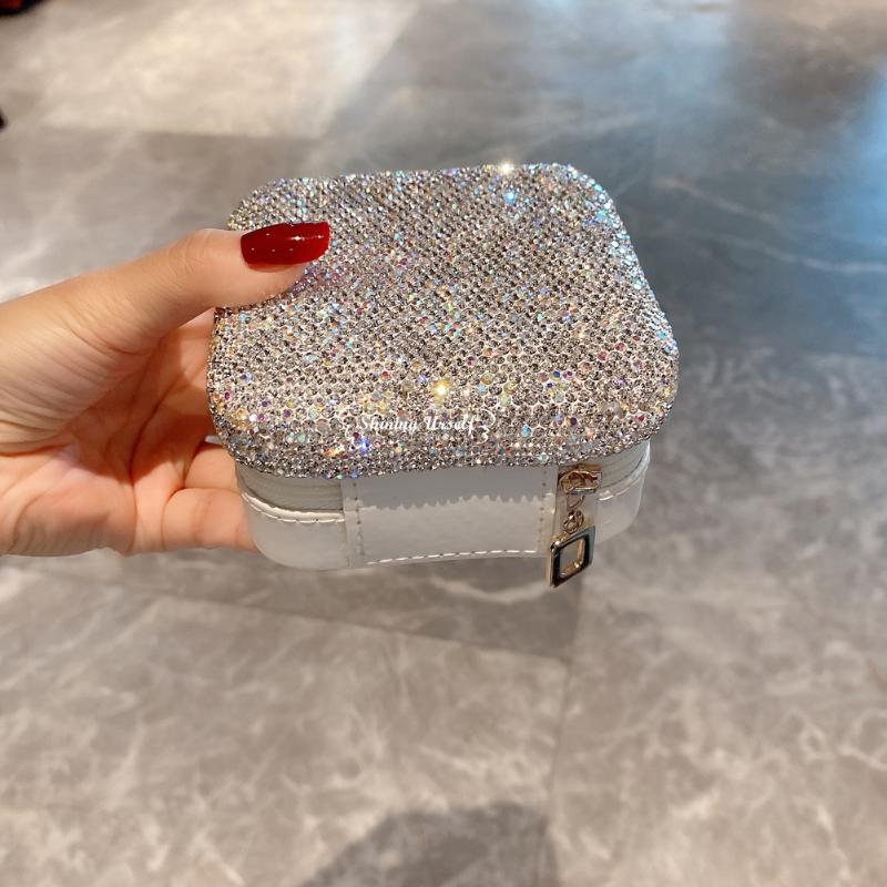Jewelry Pouches Bags Diamond Shining Portable Storage Box Travel Earrings Necklace Ring Display CaseJewelry
Jewelry Pouches Bags Diamond Shining Portable Storage Box Travel Earrings Necklace Ring Display CaseJewelry