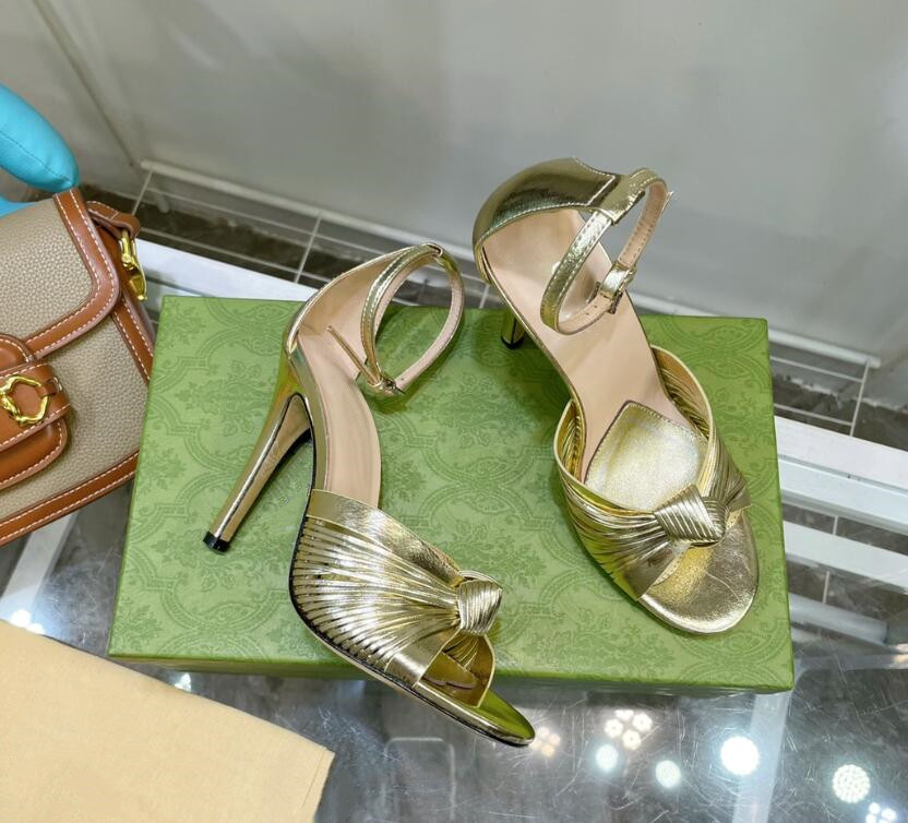 Latest Ladies Sandals Stiletto Heel Round Toe Front With Flower Decoration Back Ankle Strap Buckle Dress Casual Banquet Fashion Fashion Shiny Leather 