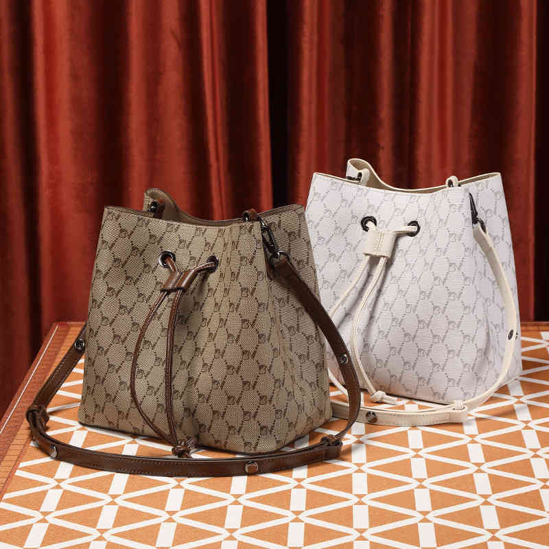 Hong genuine leather women's bag new printed bucket bag advanced sense sling one Shoulder Messenger Bag, White
Hong genuine leather women's bag new printed bucket bag advanced sense sling one Shoulder Messenger Bag, White