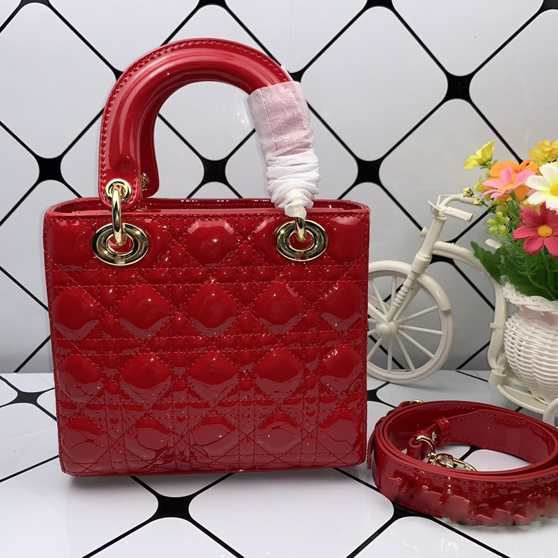 tote bag designer handbag high-quality patent leather diagonal fashion classic four-grid embroidery thread all-match ladies body small square bag5
tote bag designer handbag high-quality patent leather diagonal fashion classic four-grid embroidery thread all-match ladies body small square bag5