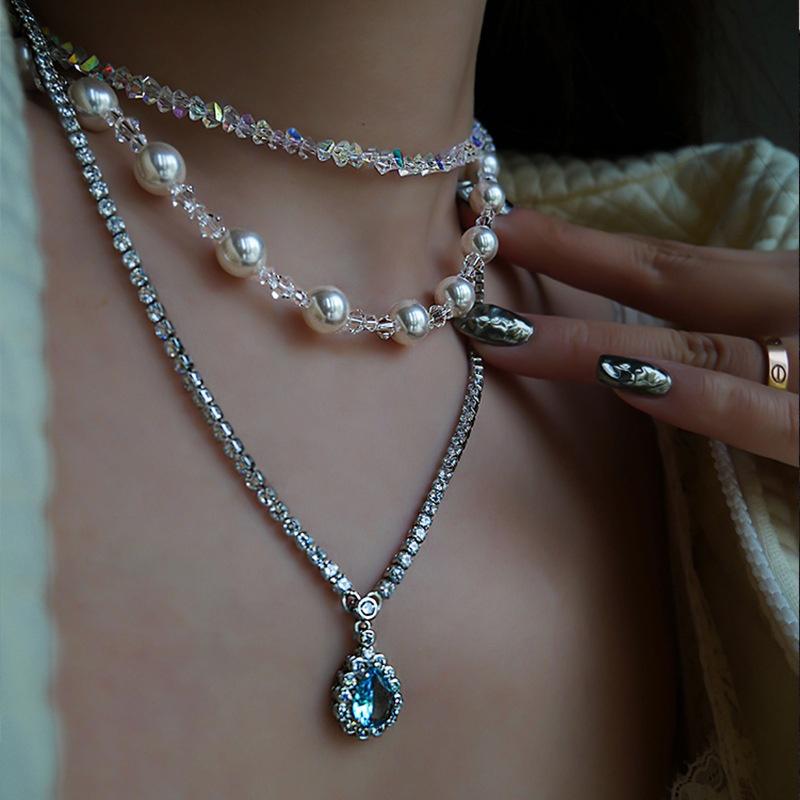 Chains Luxury Water Drop Gem Set With Diamond Pearl Crystal Clavicle Chain Female Light Small Numerous Layers Pendant NecklaceChains
Chains Luxury Water Drop Gem Set With Diamond Pearl Crystal Clavicle Chain Female Light Small Numerous Layers Pendant NecklaceChains