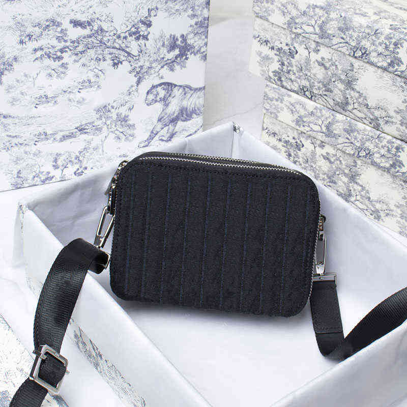 Men Safari Messenger Bags Designers Oblique Embroidery Pockets Pouch DOUBLE-zipper Camera Bag SIZE 17CM with dust bag, Color 3
Men Safari Messenger Bags Designers Oblique Embroidery Pockets Pouch DOUBLE-zipper Camera Bag SIZE 17CM with dust bag, Color 3