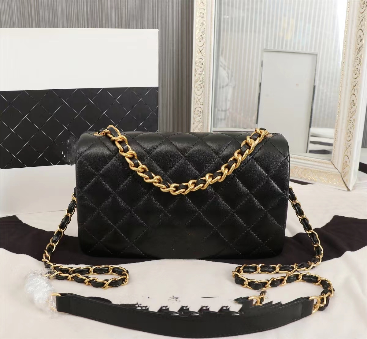 9A top quality shoulder Designer Bags Women handbags luxurious crossbody Designers Bag lambs leather classic flap gold chain clutch caviar wallets purse, Vip
9A top quality shoulder Designer Bags Women handbags luxurious crossbody Designers Bag lambs leather classic flap gold chain clutch caviar wallets purse, Vip