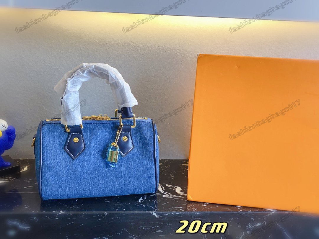 Speedy Bandoulière 20 25 Handle Bag Jacquard Denim Monograms Boston Bag Designers Luxurys Handbag Navy Blue/Faded Blue
Speedy Bandoulière 20 25 Handle Bag Jacquard Denim Monograms Boston Bag Designers Luxurys Handbag Navy Blue/Faded Blue