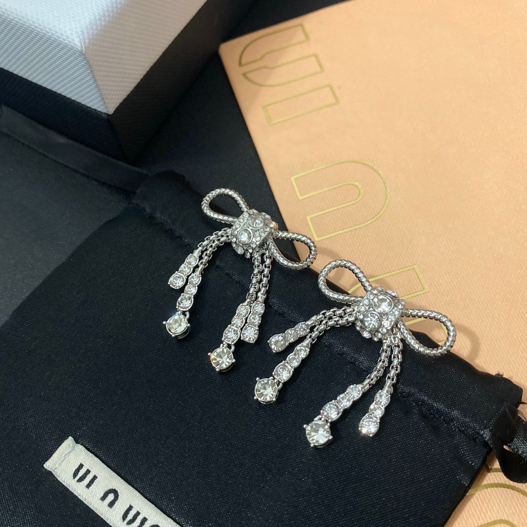 M-Letters Earrings Ear Stud Designer Women 925 Silver Plated Copper Crystal Earrings Jewelry Gift For Party Womens Wedding Jewellery A838
M-Letters Earrings Ear Stud Designer Women 925 Silver Plated Copper Crystal Earrings Jewelry Gift For Party Womens Wedding Jewellery A838