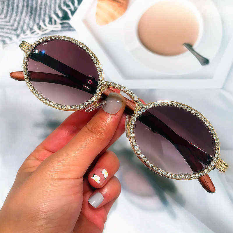 Sunglasses New Crystal Frame Luxury Shiny For Women Vintage Small Oval Wooden Leg Rhinestone Men Hip Hop Round Eyewear
Sunglasses New Crystal Frame Luxury Shiny For Women Vintage Small Oval Wooden Leg Rhinestone Men Hip Hop Round Eyewear