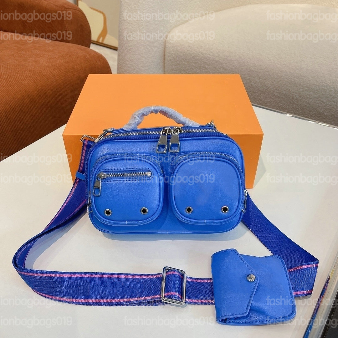 Designer Camera Bag Monograms BB Shoulder Bags Versatility Utility Crossbody Navy Denim Canvas Wide Textile Strap Multiple Zipped Pockets Sliding purse Luxury
Designer Camera Bag Monograms BB Shoulder Bags Versatility Utility Crossbody Navy Denim Canvas Wide Textile Strap Multiple Zipped Pockets Sliding purse Luxury
