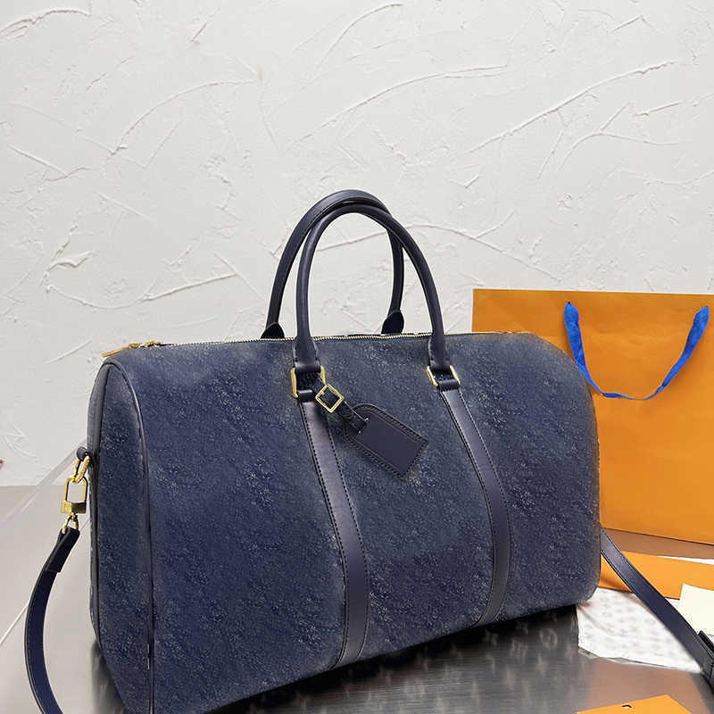 Designer Duffle Bag Luxury Fashion Men Ladies High Quality Travel shoulder bags Handbags Brand Luggage Tote With Lock Large Capacity Sports, Color 2
Designer Duffle Bag Luxury Fashion Men Ladies High Quality Travel shoulder bags Handbags Brand Luggage Tote With Lock Large Capacity Sports, Color 2