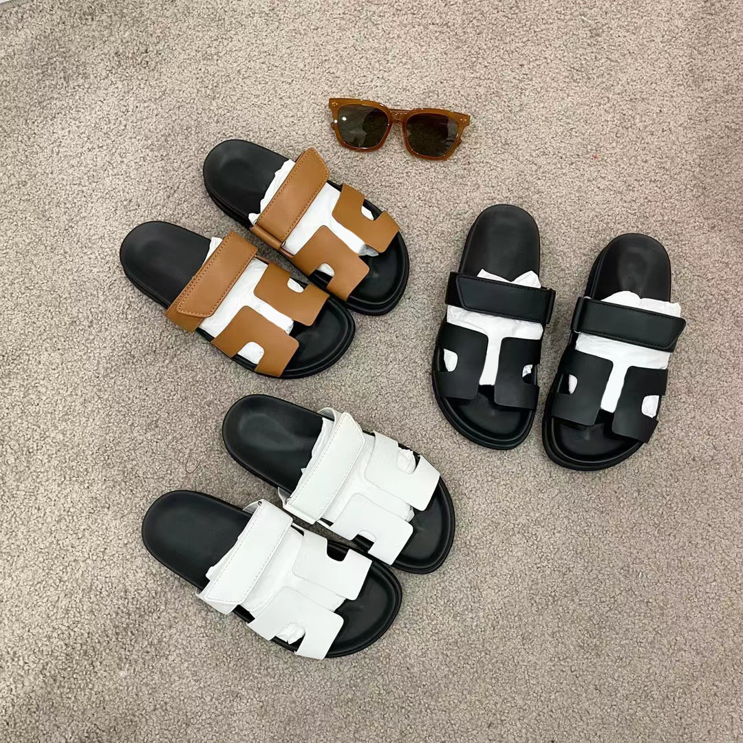 Retro Excellent 2022 Designer Chypre Slippers Beach Classic Flat Sandals Luxury Summer Lady Leather Flip Flops Top Quality Men Women Slides, Black
Retro Excellent 2022 Designer Chypre Slippers Beach Classic Flat Sandals Luxury Summer Lady Leather Flip Flops Top Quality Men Women Slides, Black