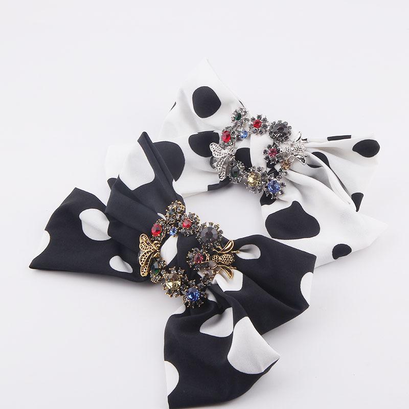 Hair Clips & Barrettes Fashion Temperament Baroque Fabric Man-made Diamond Gorgeous Hairpin Ladies Party Travel Gift Accessories BandHair
Hair Clips & Barrettes Fashion Temperament Baroque Fabric Man-made Diamond Gorgeous Hairpin Ladies Party Travel Gift Accessories BandHair