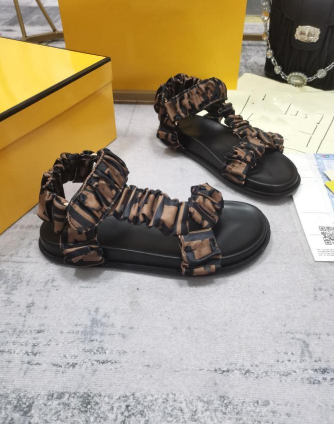 2022 Designer Print Women's Feel Brown Satin Sandals Silk Scarf Fabric Comfortable Soft Flat Slippers Beach Shoes Sandals Loafers Upper with, Box
2022 Designer Print Women's Feel Brown Satin Sandals Silk Scarf Fabric Comfortable Soft Flat Slippers Beach Shoes Sandals Loafers Upper with, Box
