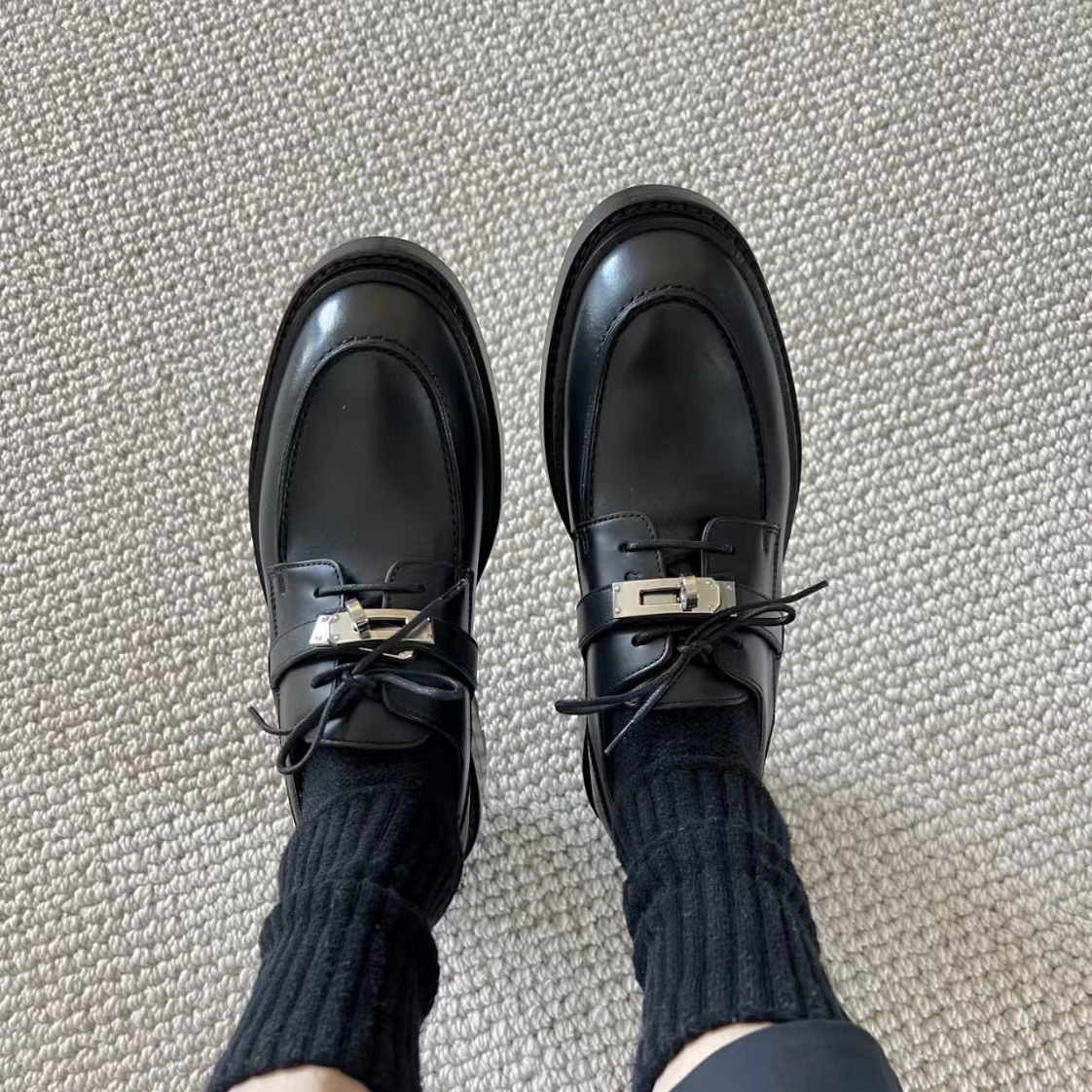 latest platform dress shoes for womens luxury designer classic buckle cowhide muffin lace up Loafers top quality chunky heel thick soled shoe 35-41 with box, Black
latest platform dress shoes for womens luxury designer classic buckle cowhide muffin lace up Loafers top quality chunky heel thick soled shoe 35-41 with box, Black