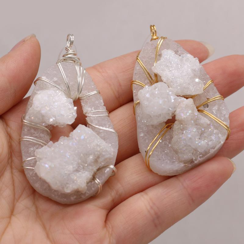 Pendant Necklaces 1pcs Natural Stone Druzy Water Drop Shape White Crystal Quartz For Necklace Jewelry Making DIY Accessories Size 35x55mmPen
Pendant Necklaces 1pcs Natural Stone Druzy Water Drop Shape White Crystal Quartz For Necklace Jewelry Making DIY Accessories Size 35x55mmPen