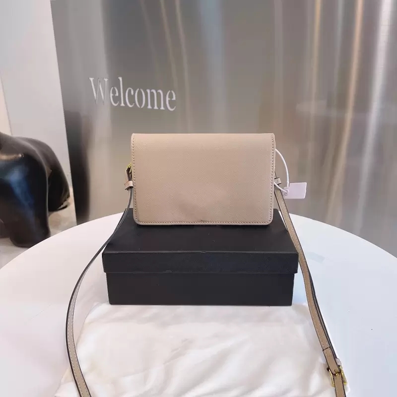 Designer Mini Bag Crossbody Shoulder Handbags Bags Cross body Totes Fashion brand Genuine leather luxury With original box size 18 5 12 cm Different colors
Designer Mini Bag Crossbody Shoulder Handbags Bags Cross body Totes Fashion brand Genuine leather luxury With original box size 18 5 12 cm Different colors