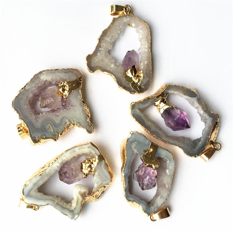 Pendant Necklaces Geode Agates Slice Pendants Inlaid Natural Amethysts Point Irregular Shape Stone Elegant Quartzs Jewelry Making 4PCS
Pendant Necklaces Geode Agates Slice Pendants Inlaid Natural Amethysts Point Irregular Shape Stone Elegant Quartzs Jewelry Making 4PCS