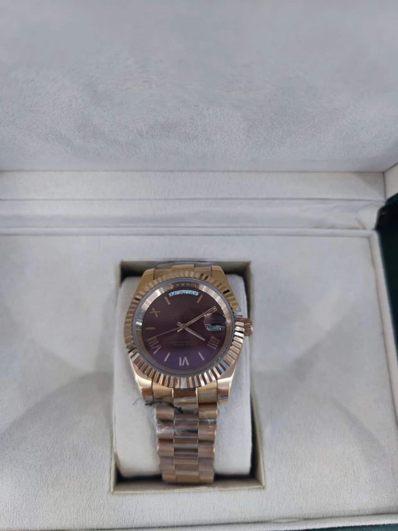 With Original Box Luxury Watches 41MM 18K Gold Dark Rhodium Index Dial Automatic Fashion Brand Men's Watch Wristwatch 2023, Style 1 original box + watch
With Original Box Luxury Watches 41MM 18K Gold Dark Rhodium Index Dial Automatic Fashion Brand Men's Watch Wristwatch 2023, Style 1 original box + watch