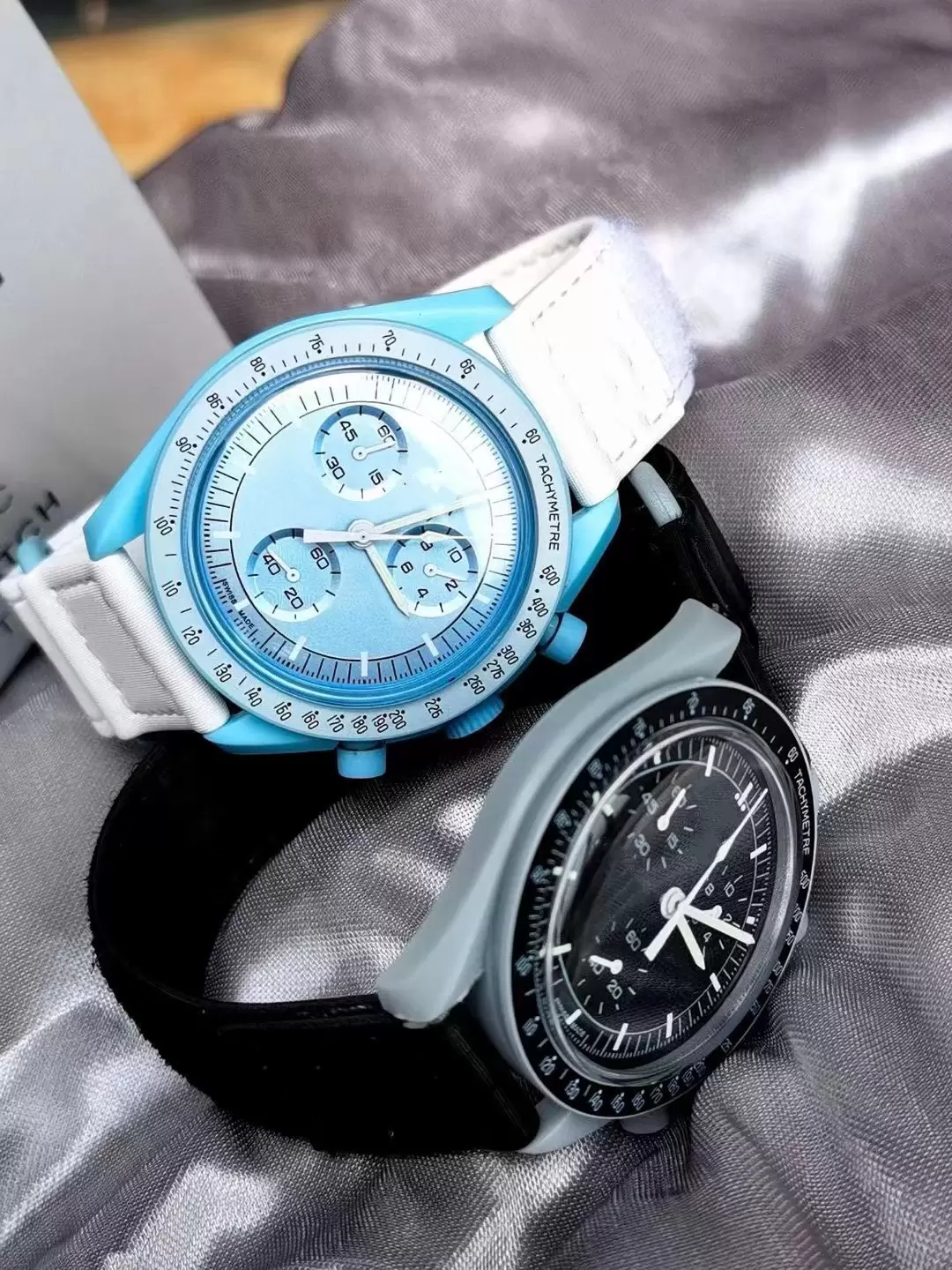 Mission To Jupiter 42mm Bioceramic Moonswatch Swiss Quqrtz Chronograph Mens Watch SO33C100 Real beige Ceramic Black Nylon Strap With Box Super Edition Puretime B2, Screwdriver 1.2mm
Mission To Jupiter 42mm Bioceramic Moonswatch Swiss Quqrtz Chronograph Mens Watch SO33C100 Real beige Ceramic Black Nylon Strap With Box Super Edition Puretime B2, Screwdriver 1.2mm