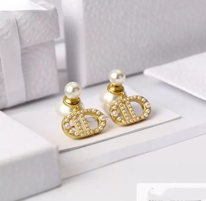 D 2021 New Letter c Tassel Earrings Stud Women Pearl Internet Celebrity Pearl Earring Female Designer Jewelry AND BOX
D 2021 New Letter c Tassel Earrings Stud Women Pearl Internet Celebrity Pearl Earring Female Designer Jewelry AND BOX
