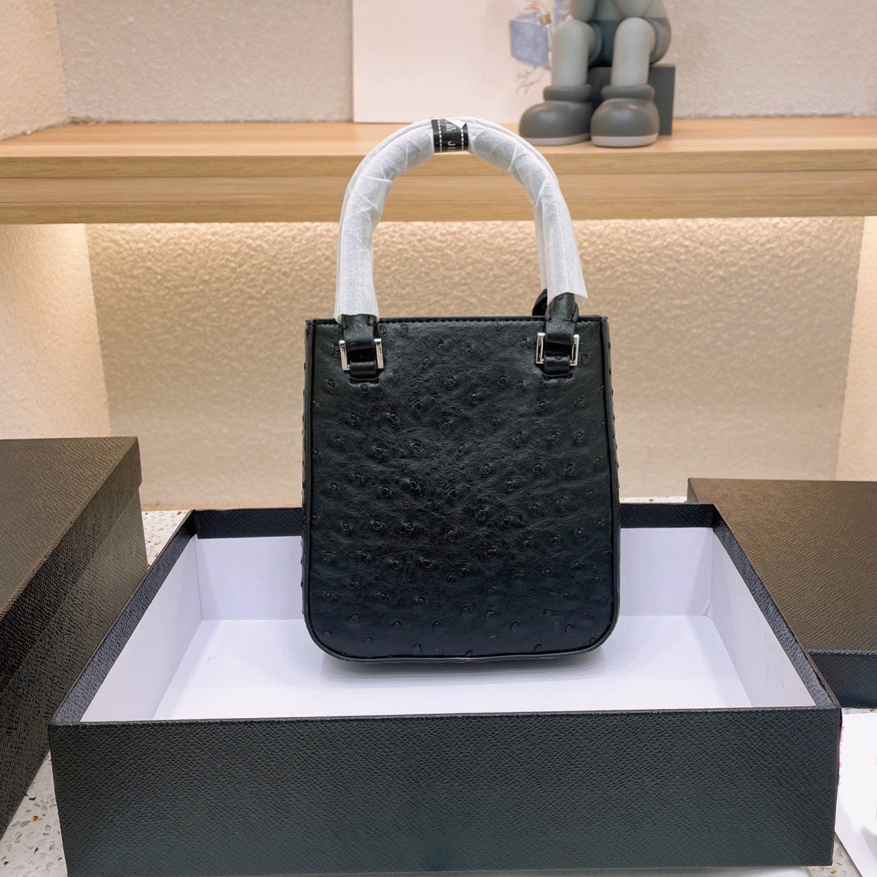 Totes Lady CrossBody Luxury Designer Brand bag Fashion Shoulder Bags Handbags High Quality Women Letter Purse Phone bag Wallet, No bags
Totes Lady CrossBody Luxury Designer Brand bag Fashion Shoulder Bags Handbags High Quality Women Letter Purse Phone bag Wallet, No bags