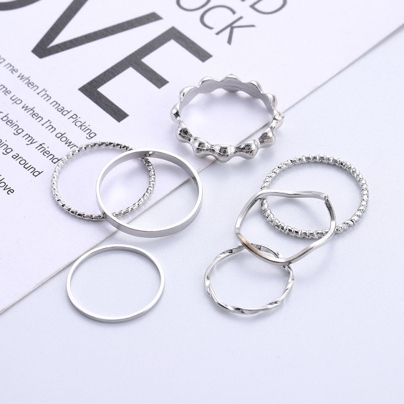Simplicity Rings Set Original Design Gold Round Hollow Geometric for Women Fashion Twist Joint Female Jewelry Punk 220716
Simplicity Rings Set Original Design Gold Round Hollow Geometric for Women Fashion Twist Joint Female Jewelry Punk 220716