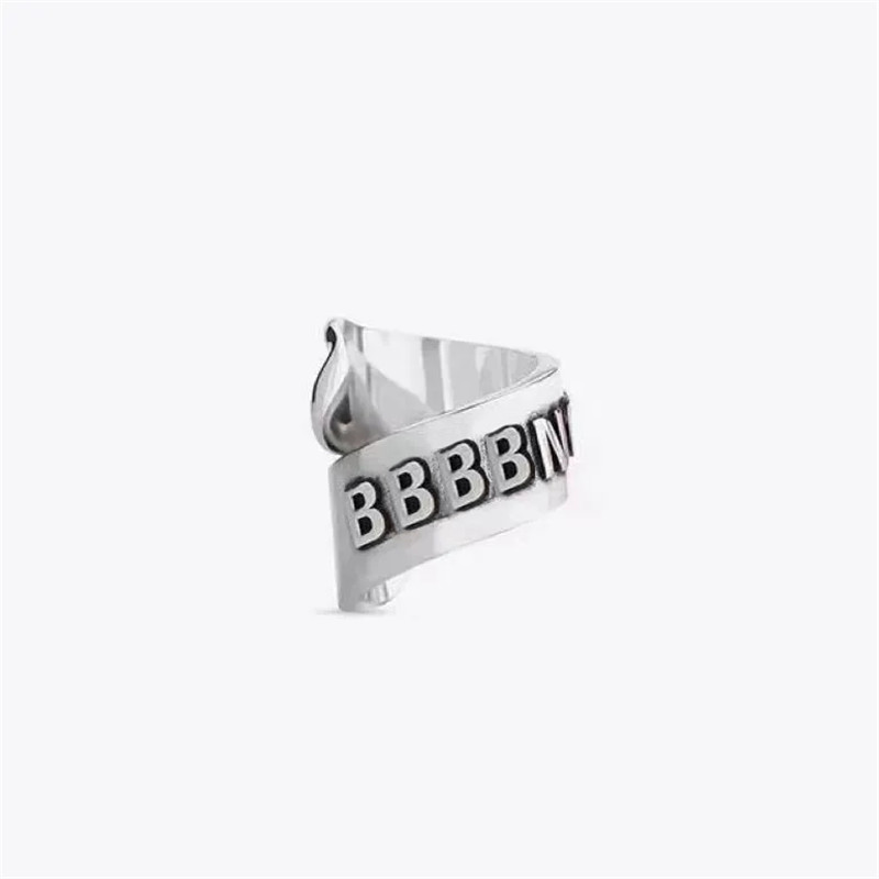 Designer Rings For Men Hip Hop Love Ring Women Street Style Vintage Silver Luxury Jewelry Big Letter Bronze Range B Anelli Party Couple Ring
Designer Rings For Men Hip Hop Love Ring Women Street Style Vintage Silver Luxury Jewelry Big Letter Bronze Range B Anelli Party Couple Ring