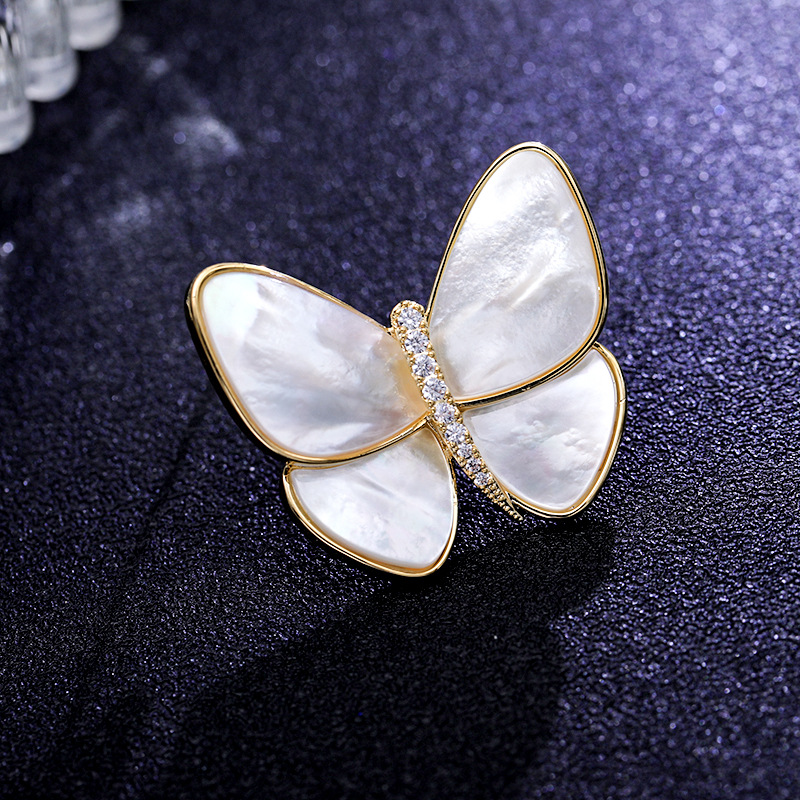 Elegant Design Butterfly Shape Natural Shell Brooches Silver Pin Breast Pins for Women Gift