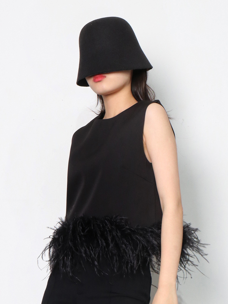 TWOTWINSTYLE White Chic Patchwork Feather Vest For Women Round Neck Sleeveless Casual Tank Tops Female Fashion Clothing 220325