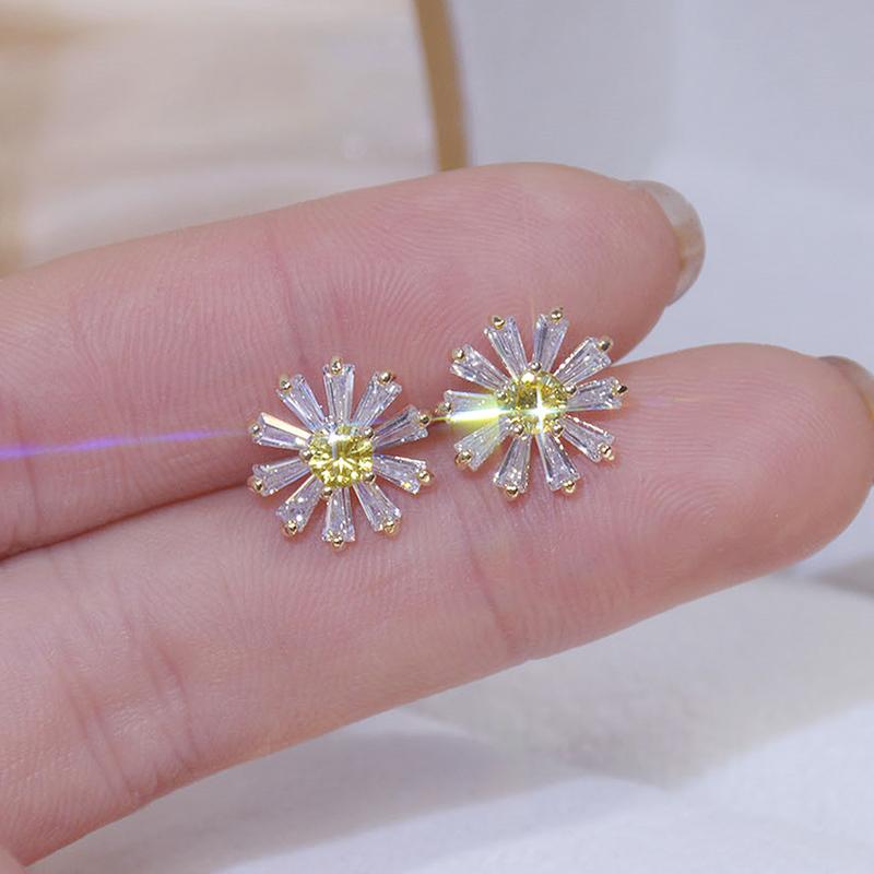 Stud Elegant Exquisite Bling Crystal Daisy Earrings For Women Cubic Zirconia Charm Flower Earring Wedding JewelryStudStud
Stud Elegant Exquisite Bling Crystal Daisy Earrings For Women Cubic Zirconia Charm Flower Earring Wedding JewelryStudStud