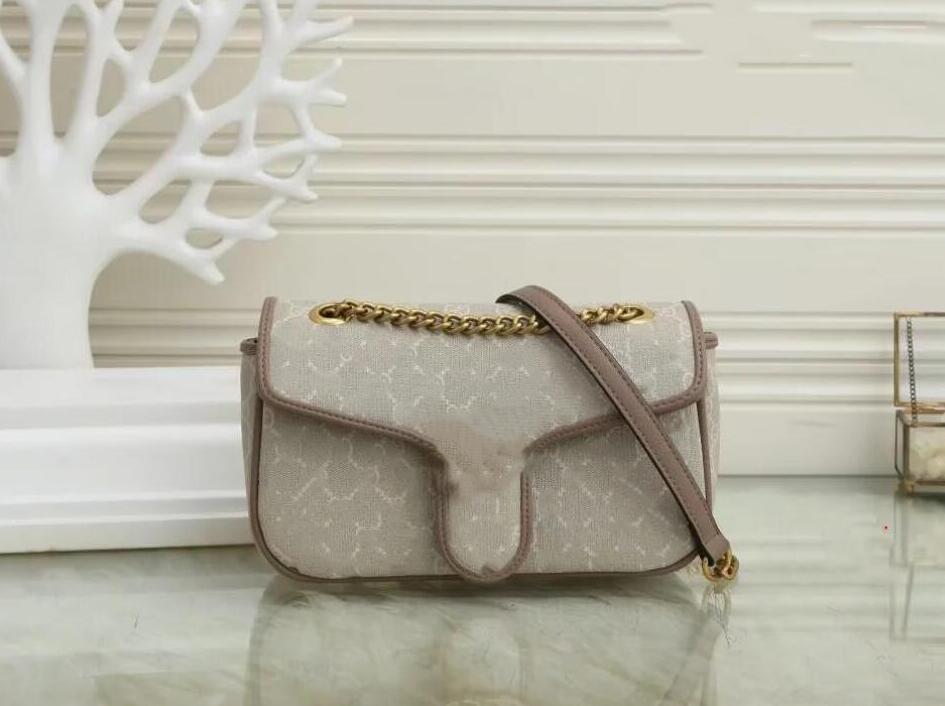 Luxury Designers White Women's Handbags Fashion Bags Purse Genuine Leather Letter Handbag Cross body Shoulder Purses Bag Classic 26cm
Luxury Designers White Women's Handbags Fashion Bags Purse Genuine Leather Letter Handbag Cross body Shoulder Purses Bag Classic 26cm