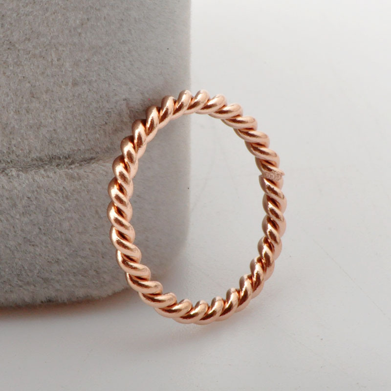 KNOCK high quality 2 mm Fashion Small Rose Gold Color Twisted Stainless Steel for Women Wedding Party Ring jewelry 220716
KNOCK high quality 2 mm Fashion Small Rose Gold Color Twisted Stainless Steel for Women Wedding Party Ring jewelry 220716