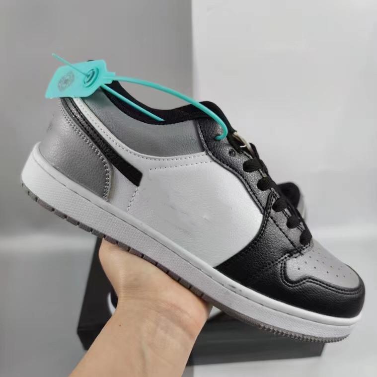 2022 Classic 1s Men Women Basketball Shoes Fashion Low Cut Lace-Up Leather Casual Flats Outdoor Comfortable Zapatillas Sneakers 36-44
2022 Classic 1s Men Women Basketball Shoes Fashion Low Cut Lace-Up Leather Casual Flats Outdoor Comfortable Zapatillas Sneakers 36-44