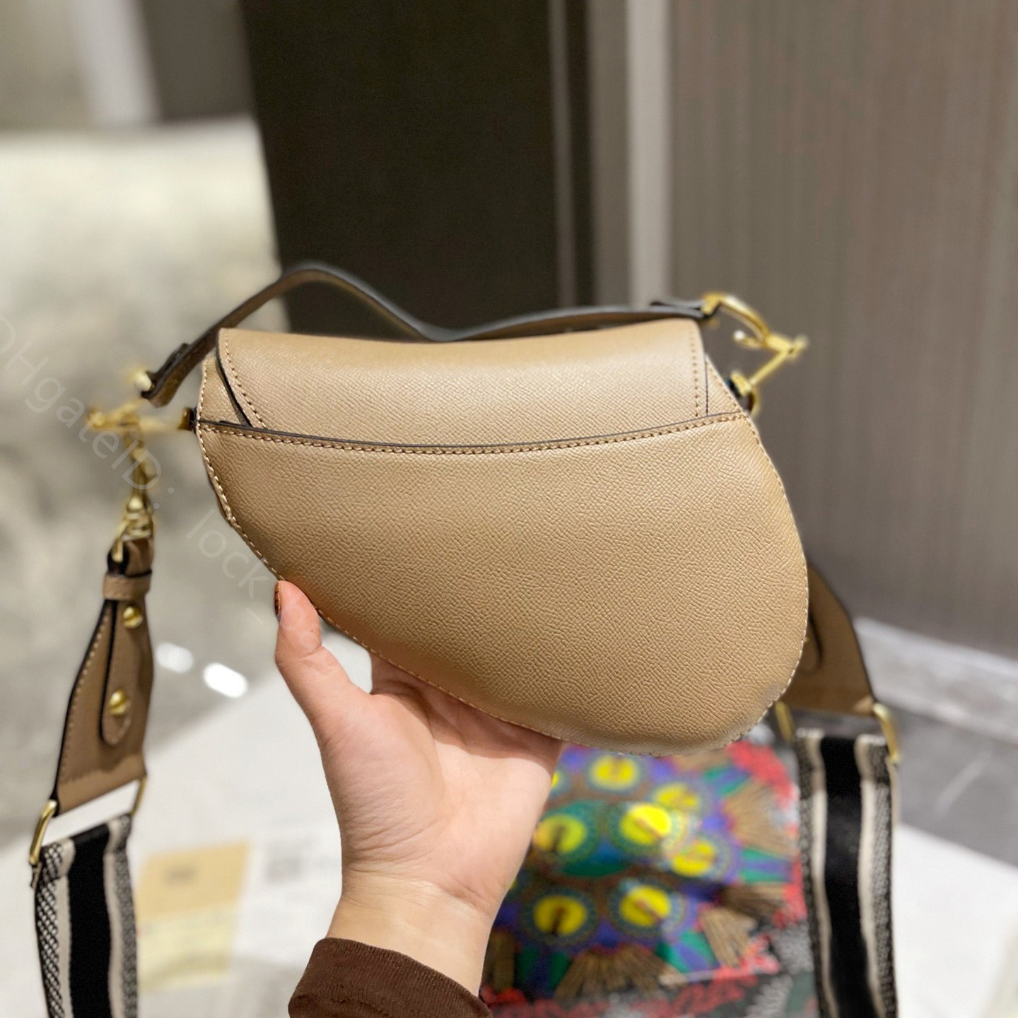 plain saddle shoulder bags shopping famous designer lady fashion cover classic cool women small evening handbags great crossbody wallets letter tortes coin purse, Color q
plain saddle shoulder bags shopping famous designer lady fashion cover classic cool women small evening handbags great crossbody wallets letter tortes coin purse, Color q