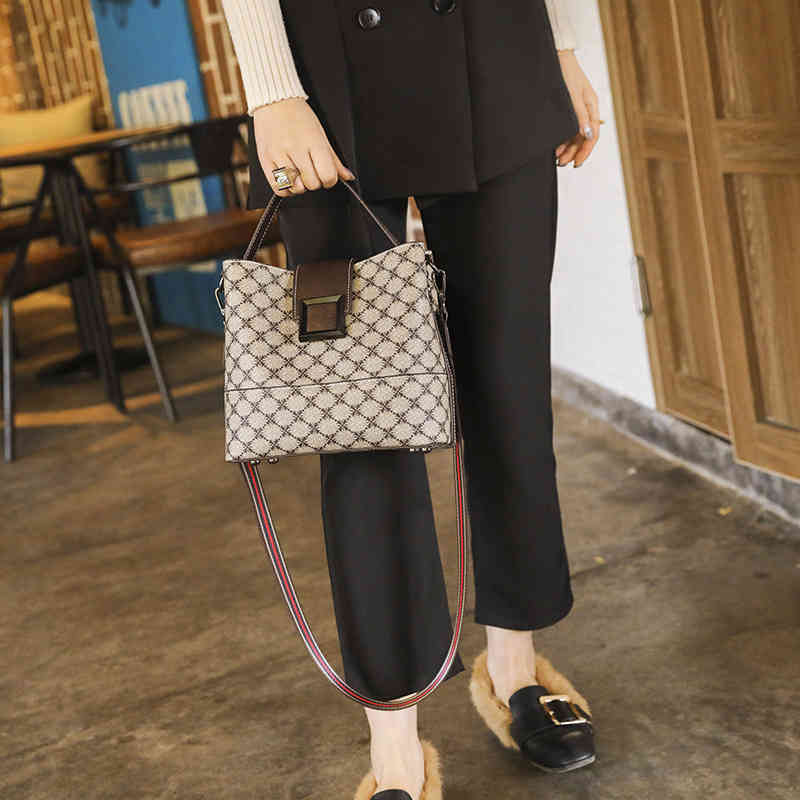 sling one shoulder bag female bucket mature temperament messenger large capacity Tote Bag and Purses_GNJ1, Khaki
sling one shoulder bag female bucket mature temperament messenger large capacity Tote Bag and Purses_GNJ1, Khaki