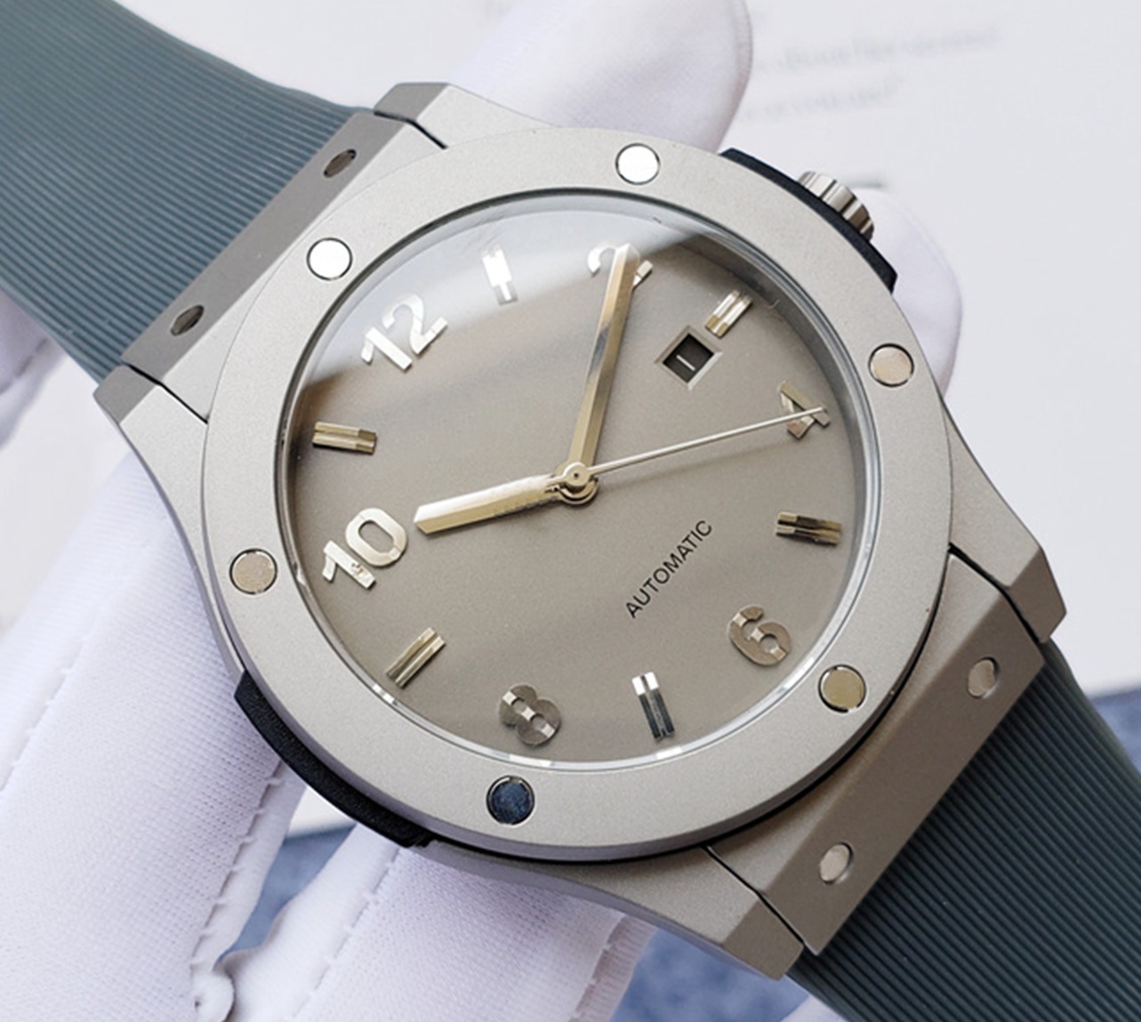 Men's Luxury Mechanical Watch Fashion design Waterproof feature Leather strap sapphire mirror, Tool
Men's Luxury Mechanical Watch Fashion design Waterproof feature Leather strap sapphire mirror, Tool