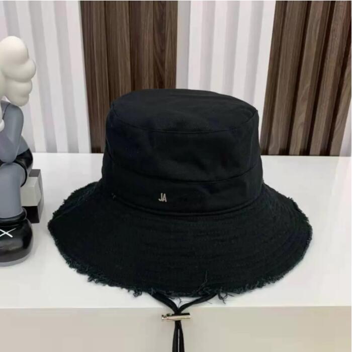 Luxurys Designers Bucket Hats men's and women's outdoor travel leisure fashion sun hat fisherman's cap 4 color high quality very good
Luxurys Designers Bucket Hats men's and women's outdoor travel leisure fashion sun hat fisherman's cap 4 color high quality very good