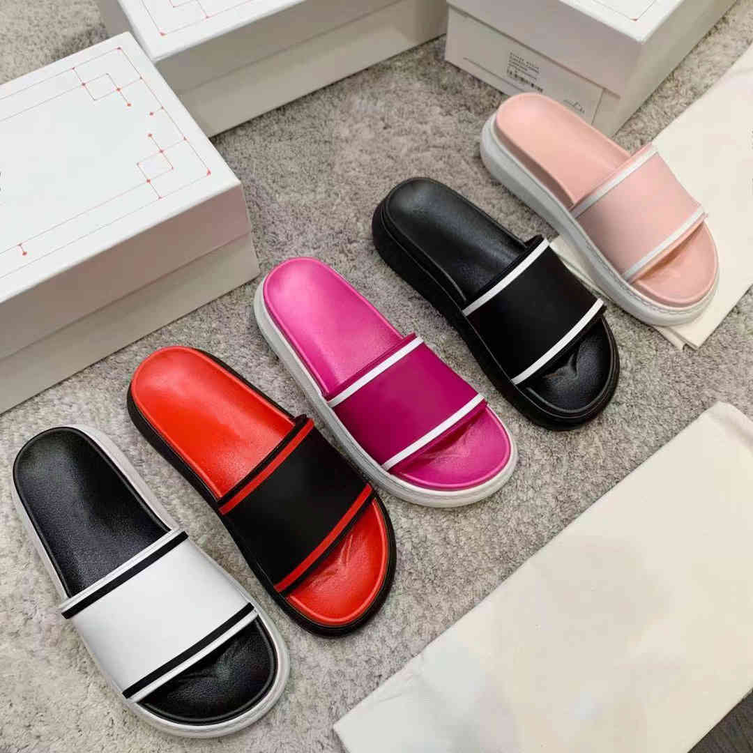 Top Quality Fashion Women Sandals Rubber Leather Slippers Summer Flat Stylist Slides Ladies Beach Sandal Party Wedding Slipper
Top Quality Fashion Women Sandals Rubber Leather Slippers Summer Flat Stylist Slides Ladies Beach Sandal Party Wedding Slipper