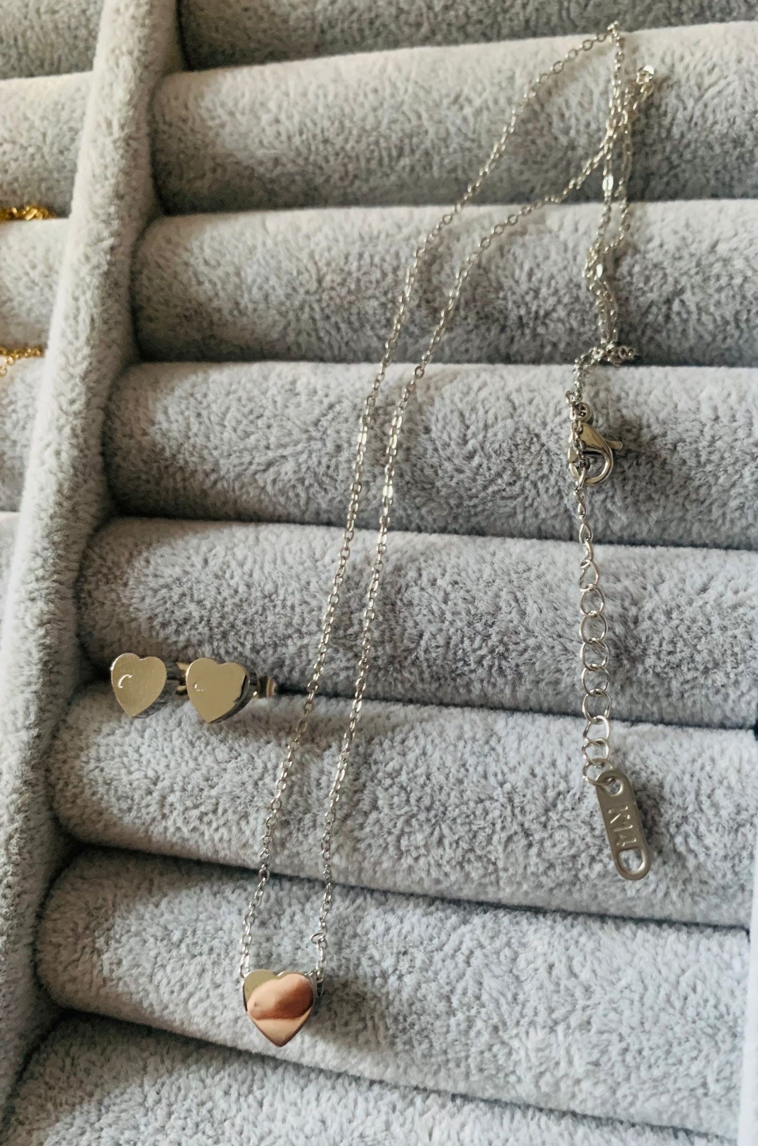 High quality Design Women small Heart lock pendant Earrings Necklace Stainless Steel Gold Silver Rose Colors Love letter Trendy wedding Jewelry Sets Wholesale
High quality Design Women small Heart lock pendant Earrings Necklace Stainless Steel Gold Silver Rose Colors Love letter Trendy wedding Jewelry Sets Wholesale