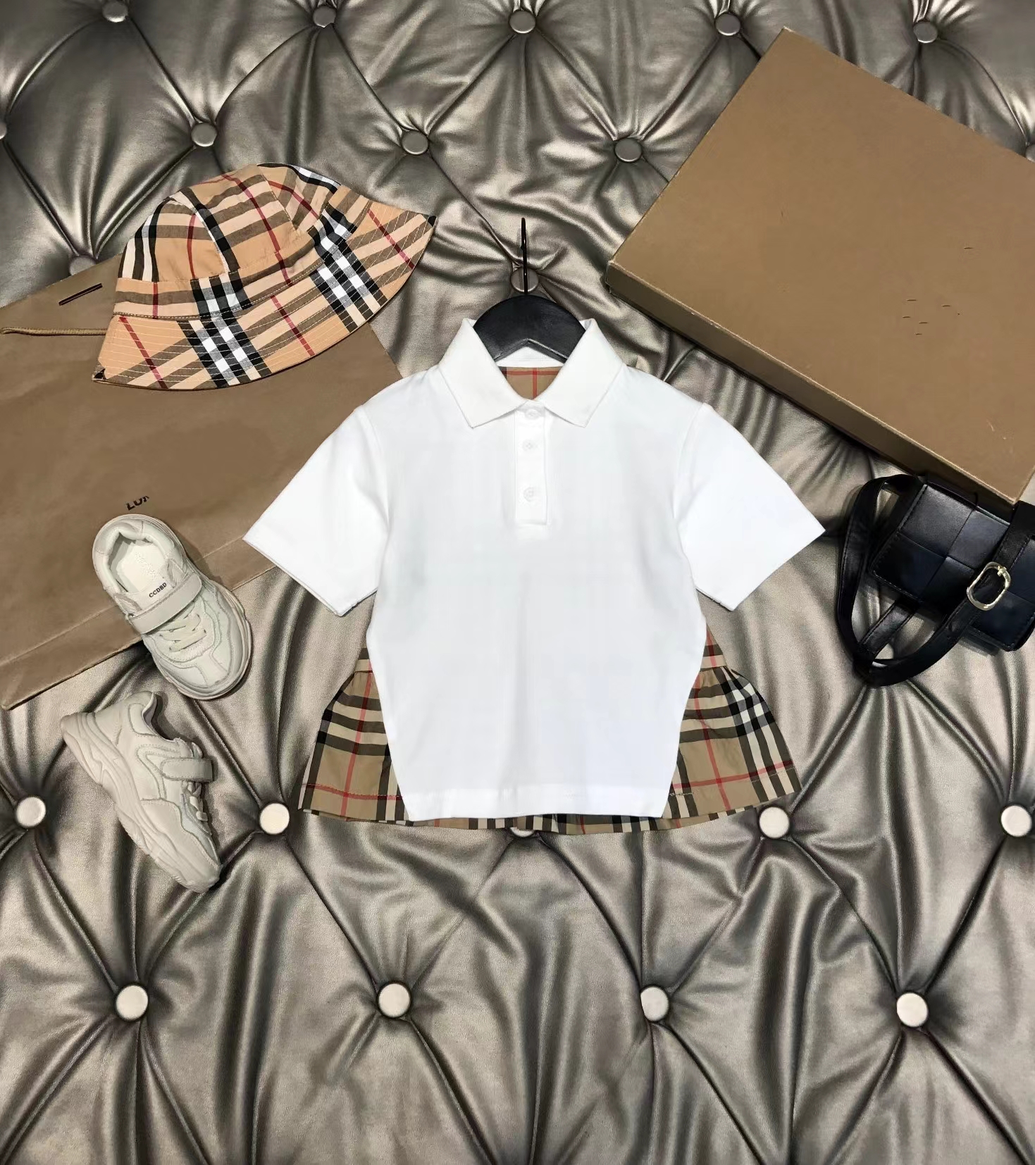kid dresses set 100-150cm black and white color wedding style fashion designer boutique clothes cotton materials wholesale outfits 2022
kid dresses set 100-150cm black and white color wedding style fashion designer boutique clothes cotton materials wholesale outfits 2022