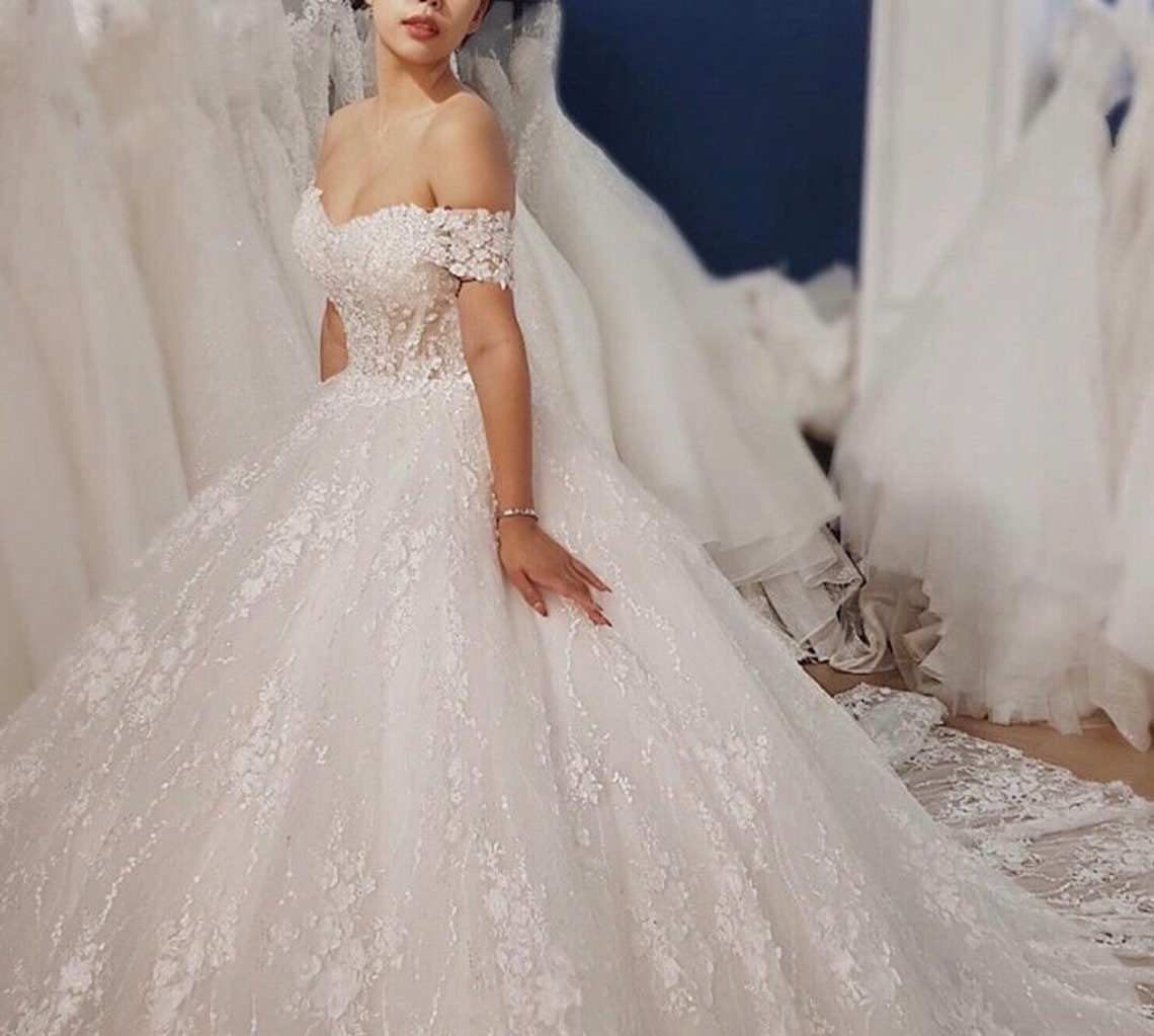 Romantic 3D Floral Lace Ball Gown Wedding Dresses Off The Shoulder Luxury Flowers Bridal Gowns Ivory Tulle Garden Country Bride Dress 2022